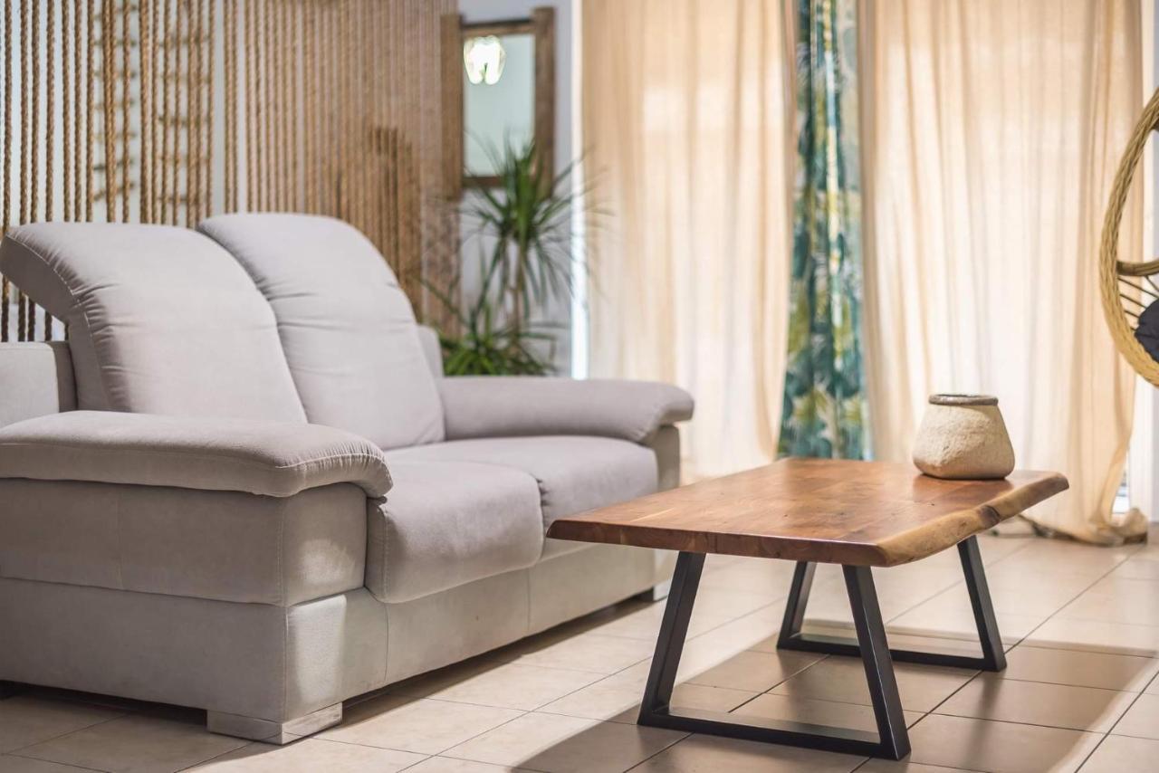 Athenian Home Екстер'єр фото